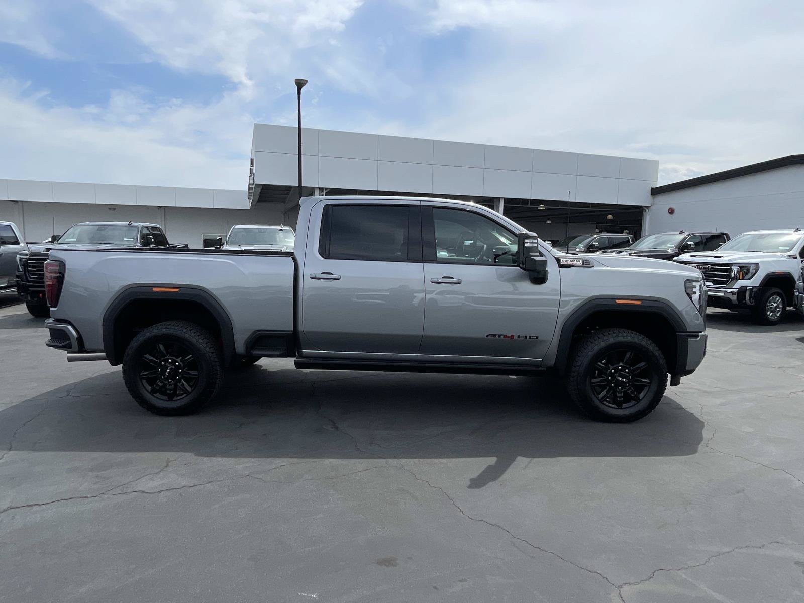 New 2026 GMC Sierra 2500 AT4 w/ AT4 Premium Plus Package AWD/4WD image 4
