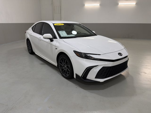 Used 2025 Toyota Camry SE w/ Convenience Package FWD image 4