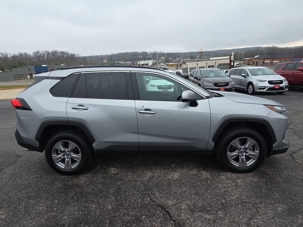 Used 2025 Toyota RAV4 XLE image 9