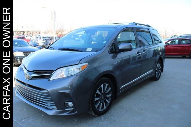 Used 2018 Toyota Sienna XLE w/ XLE Navigation Package AWD/4WD image 3