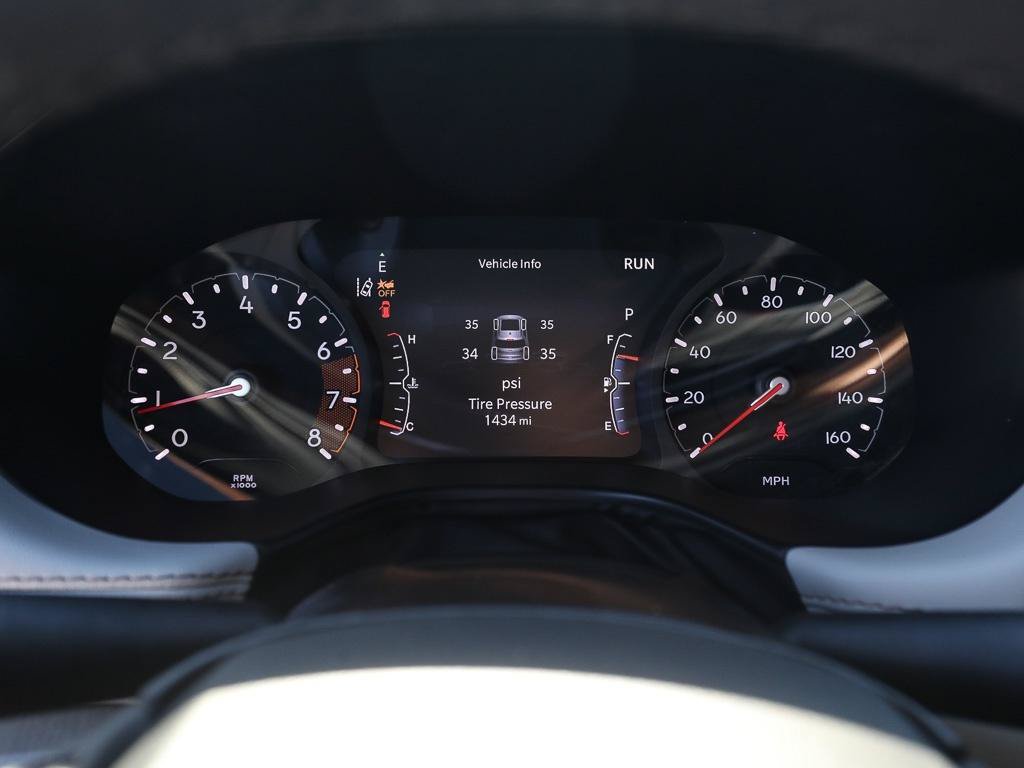 Used 2025 Jeep Compass Limited w/ Sun & Sound Group AWD/4WD image 15