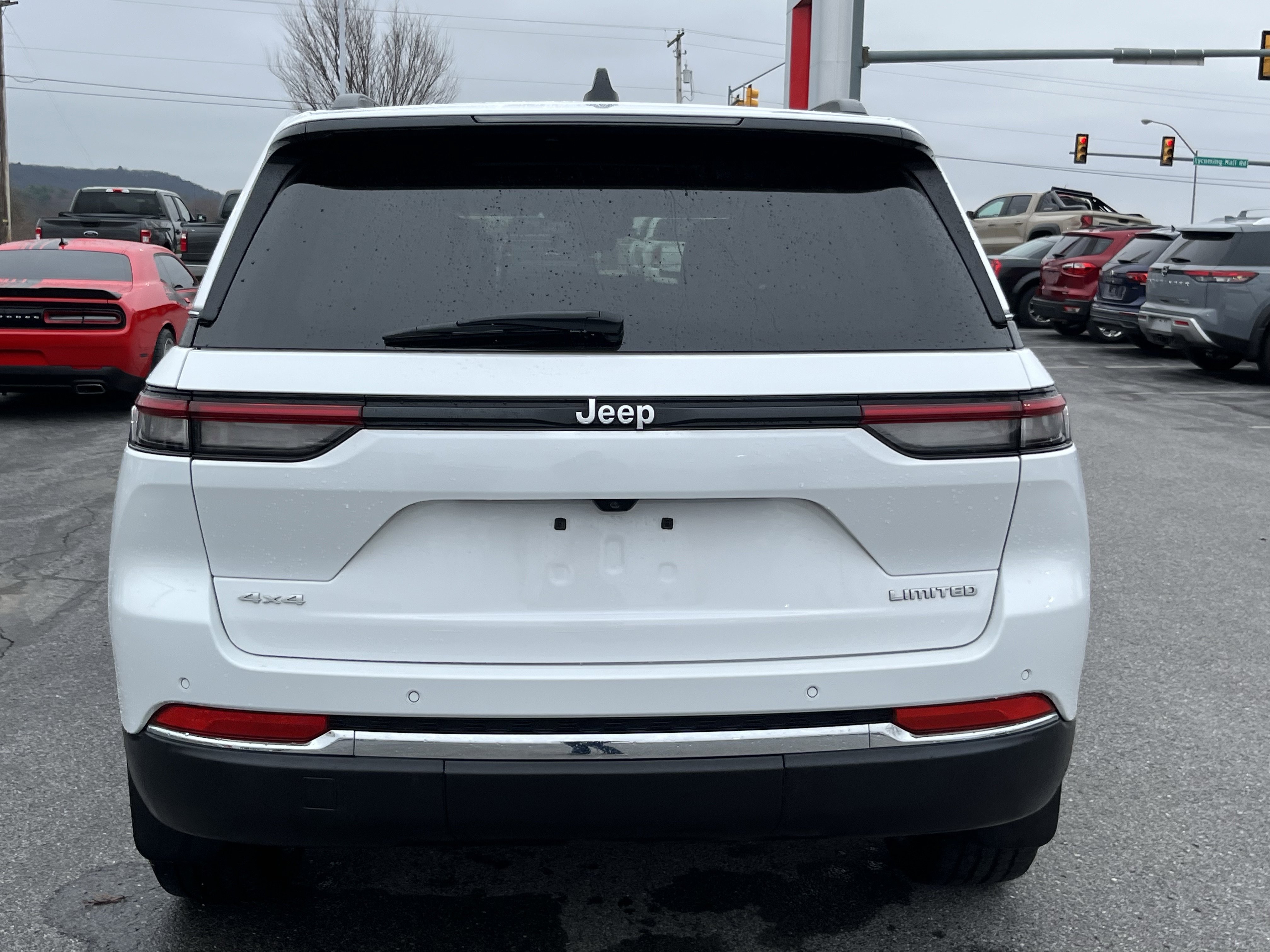 Used 2025 Jeep Grand Cherokee Limited image 4