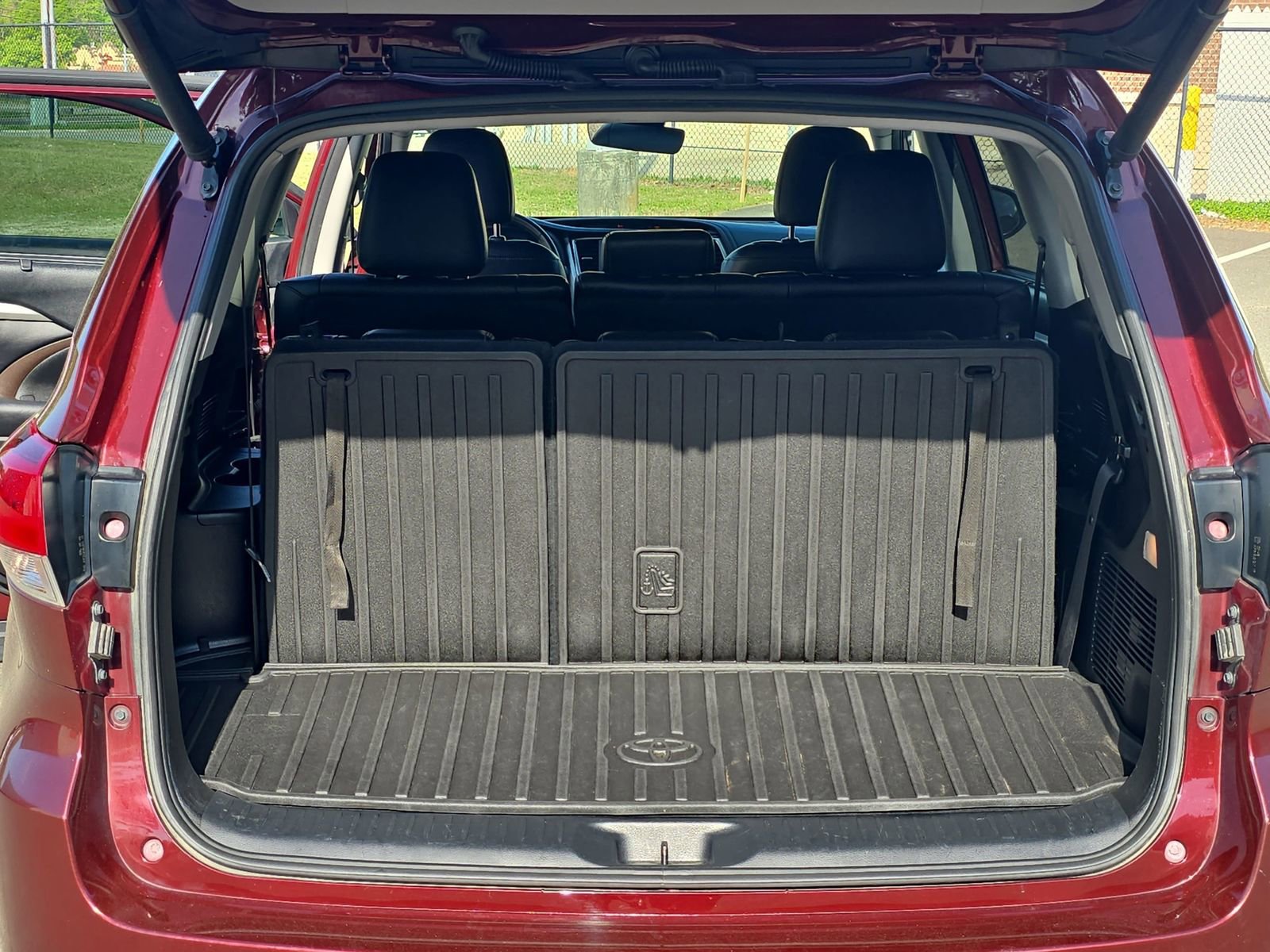 Used 2018 Toyota Highlander XLE image 17