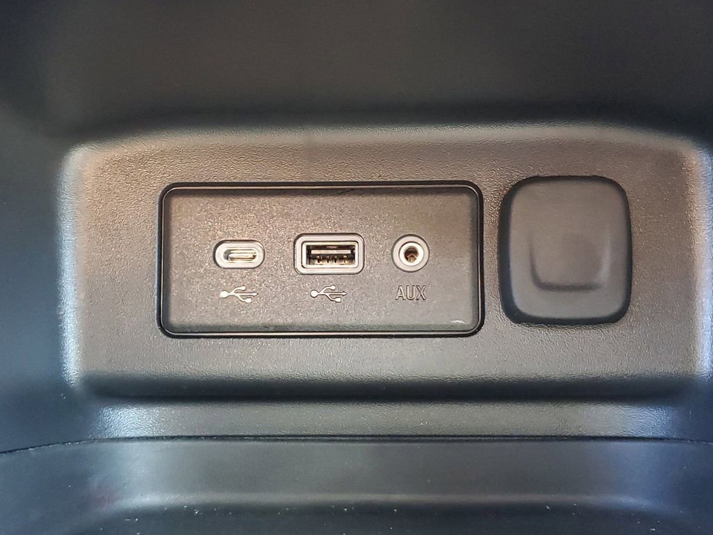 Used 2023 Chevrolet Equinox LT image 30