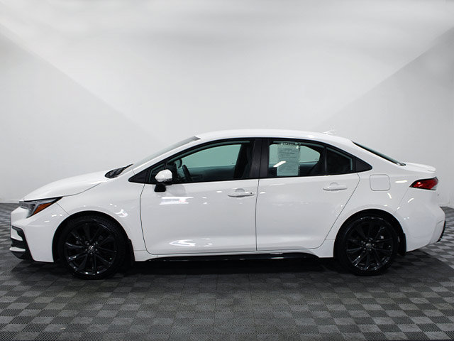 Certified 2024 Toyota Corolla SE FWD image 3