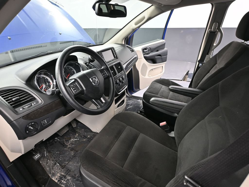 Used 2019 Dodge Grand Caravan SE w/ UConnect Hands-Free Group image 22