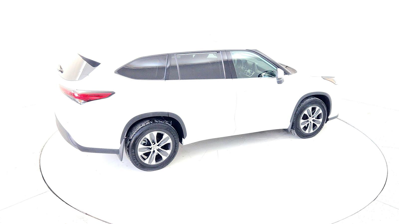 Certified 2022 Toyota Highlander XLE image 18