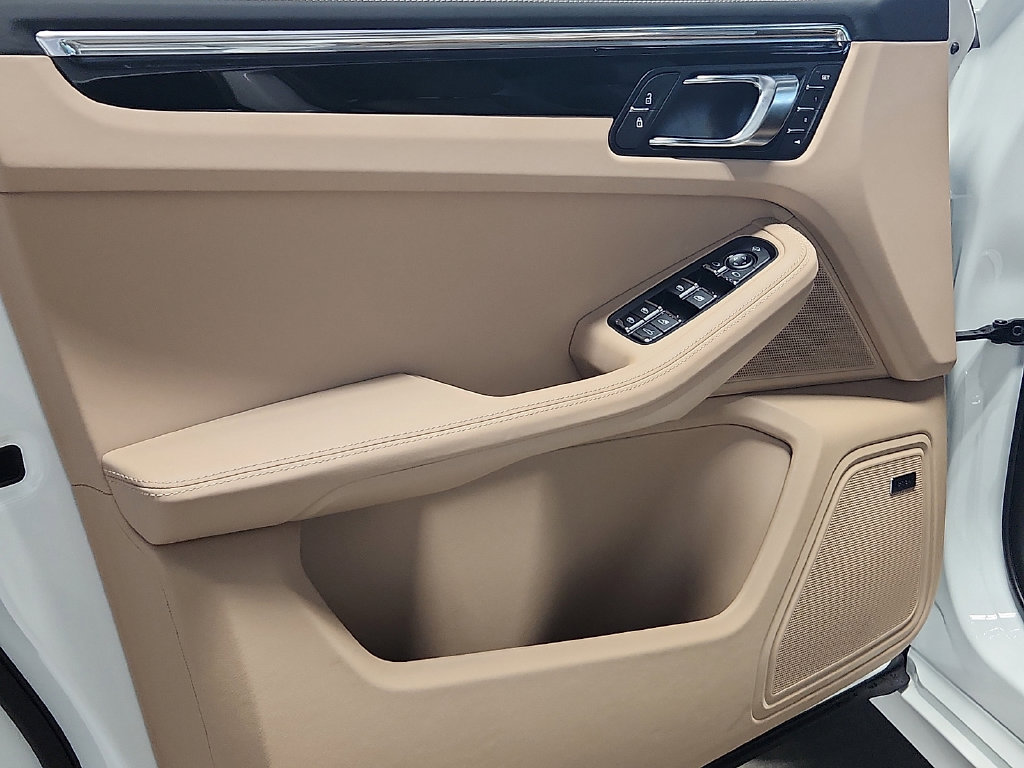 New 2026 Porsche Macan S AWD/4WD image 13