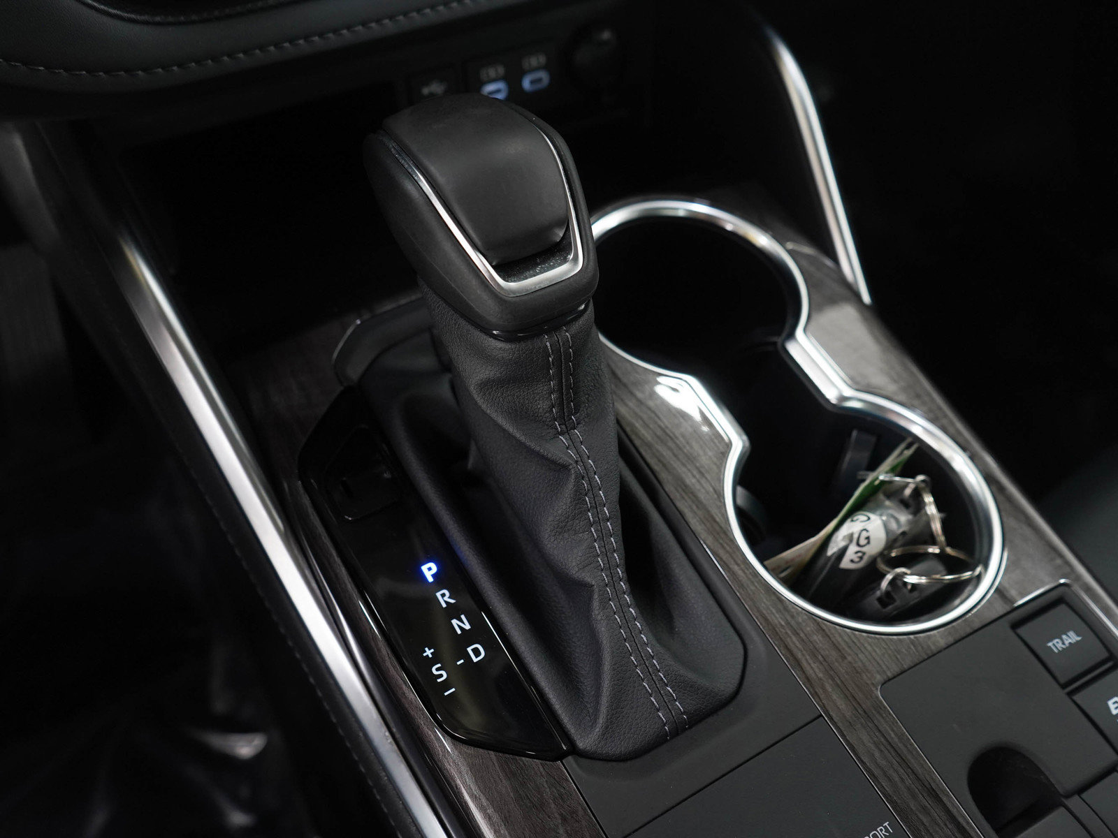 Used 2025 Toyota Highlander Platinum image 28