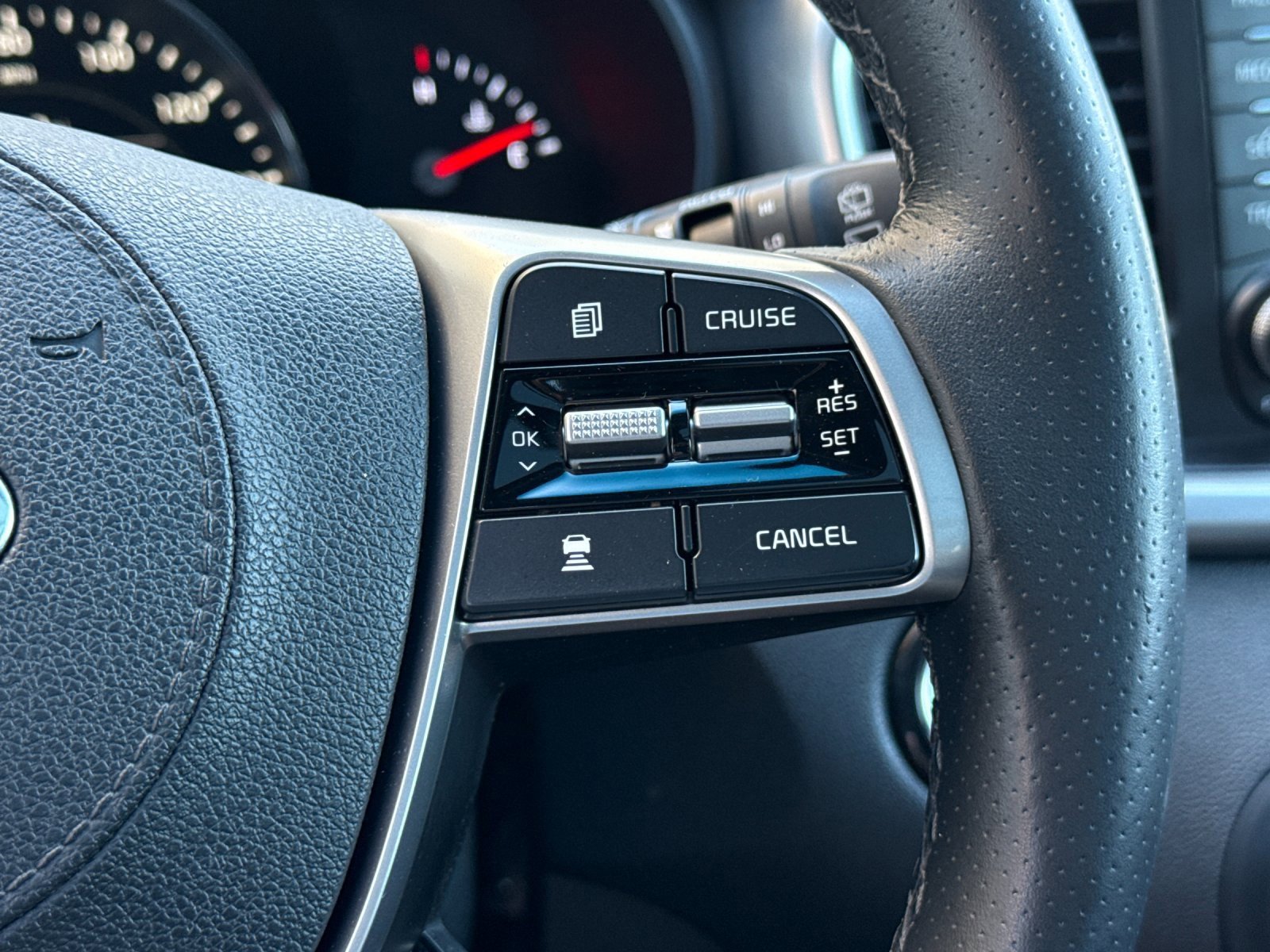 Used 2019 Kia Sorento SX image 29