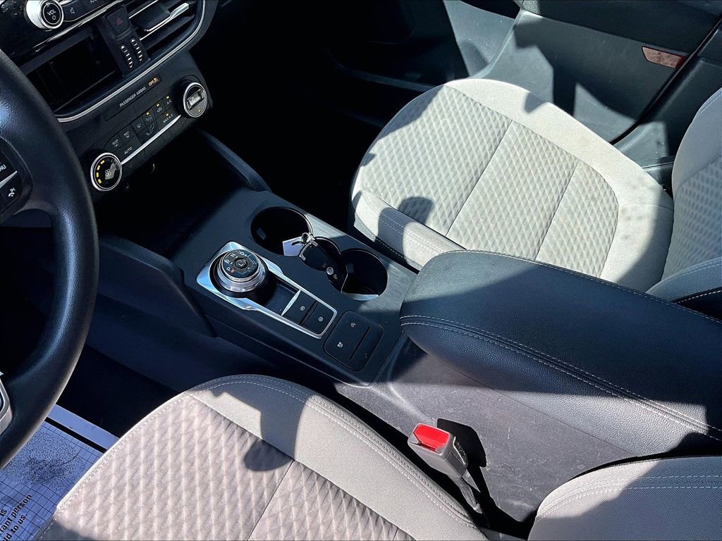 Used 2020 Ford Escape SE image 12