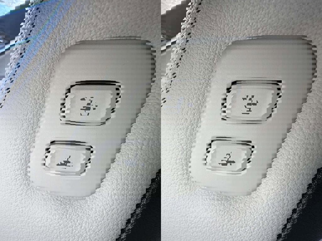 Used 2025 Genesis G70 3.3T Advanced image 15