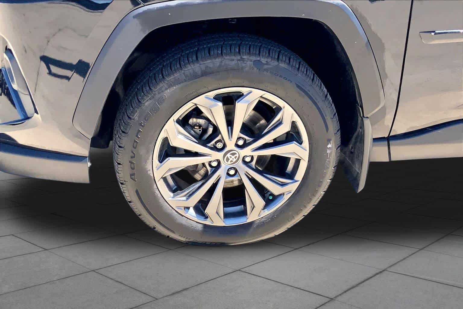 Used 2022 Toyota RAV4 XLE Premium AWD/4WD image 11