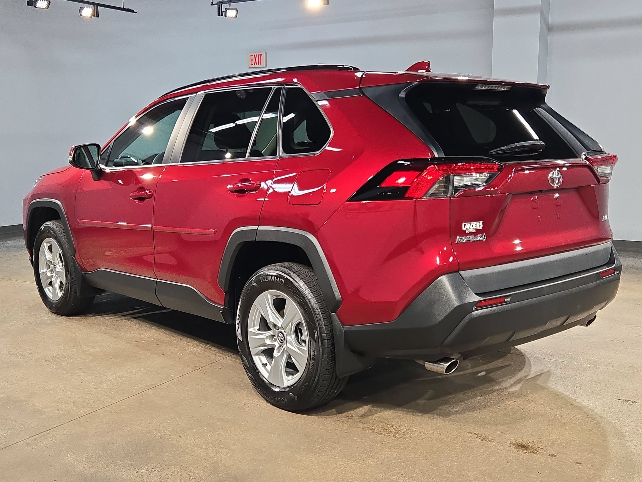 Used 2020 Toyota RAV4 XLE w/ Convenience Package FWD image 5
