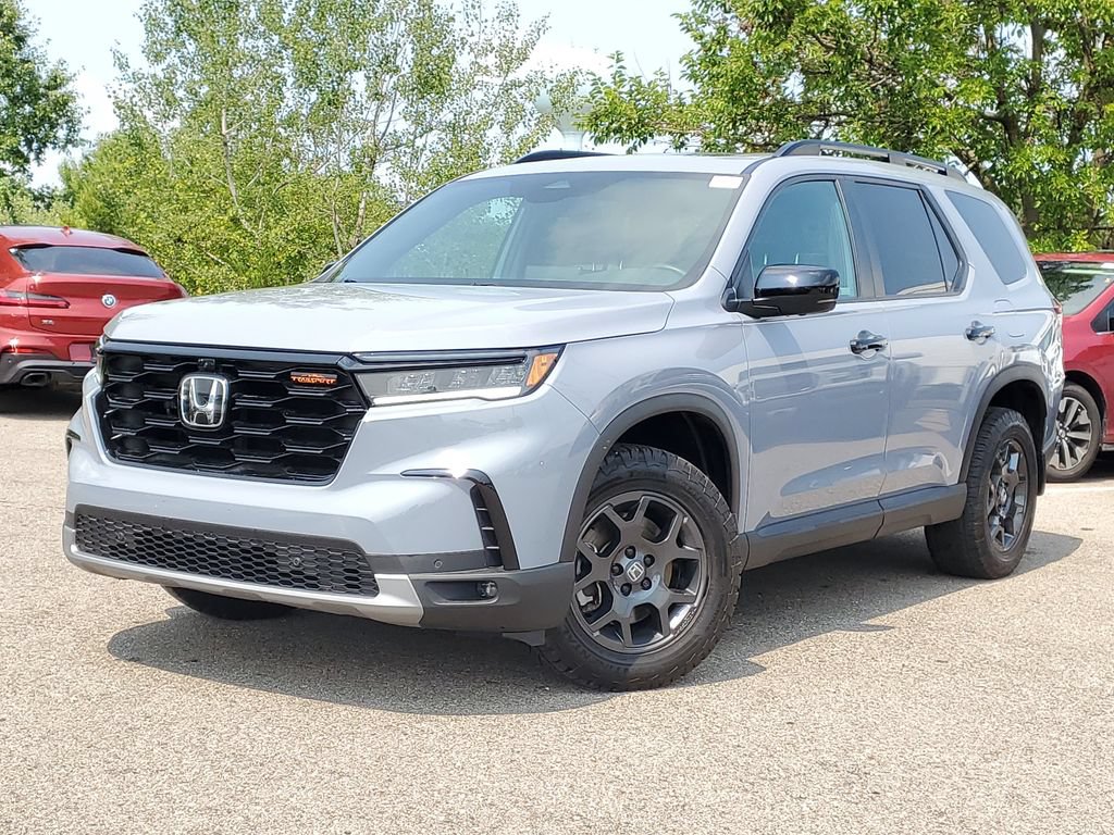 Certified 2025 Honda Pilot TrailSport image 1