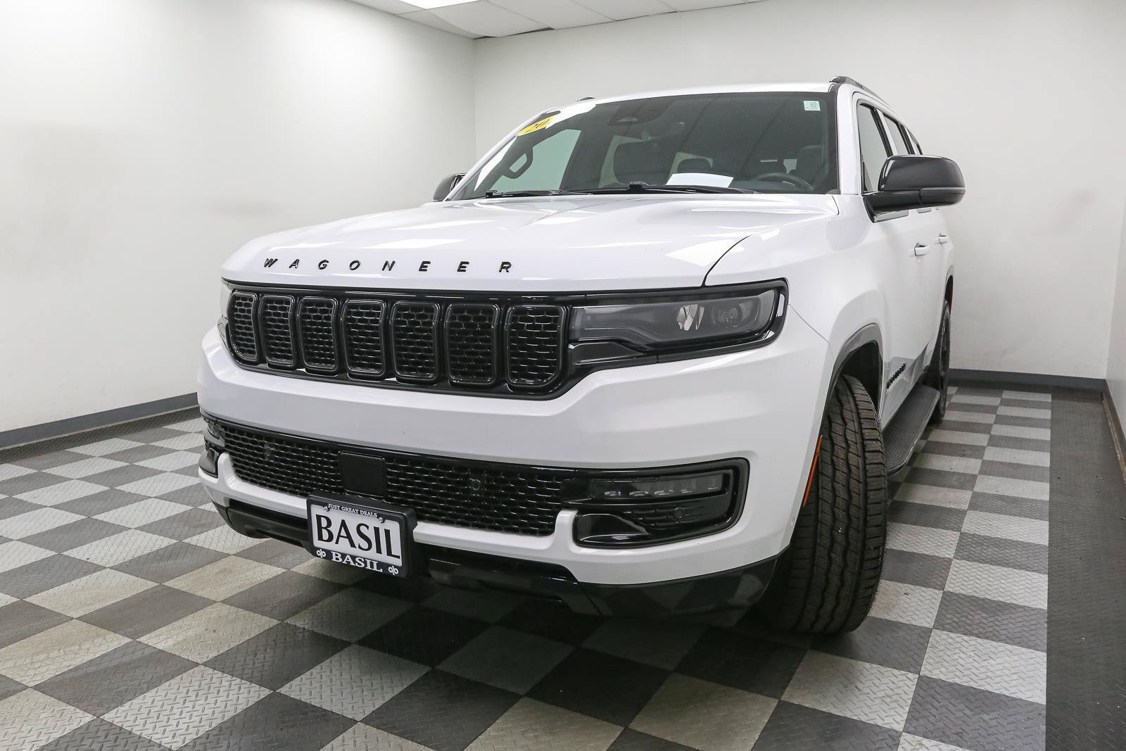 Used 2024 Jeep Wagoneer Series II AWD/4WD image 4