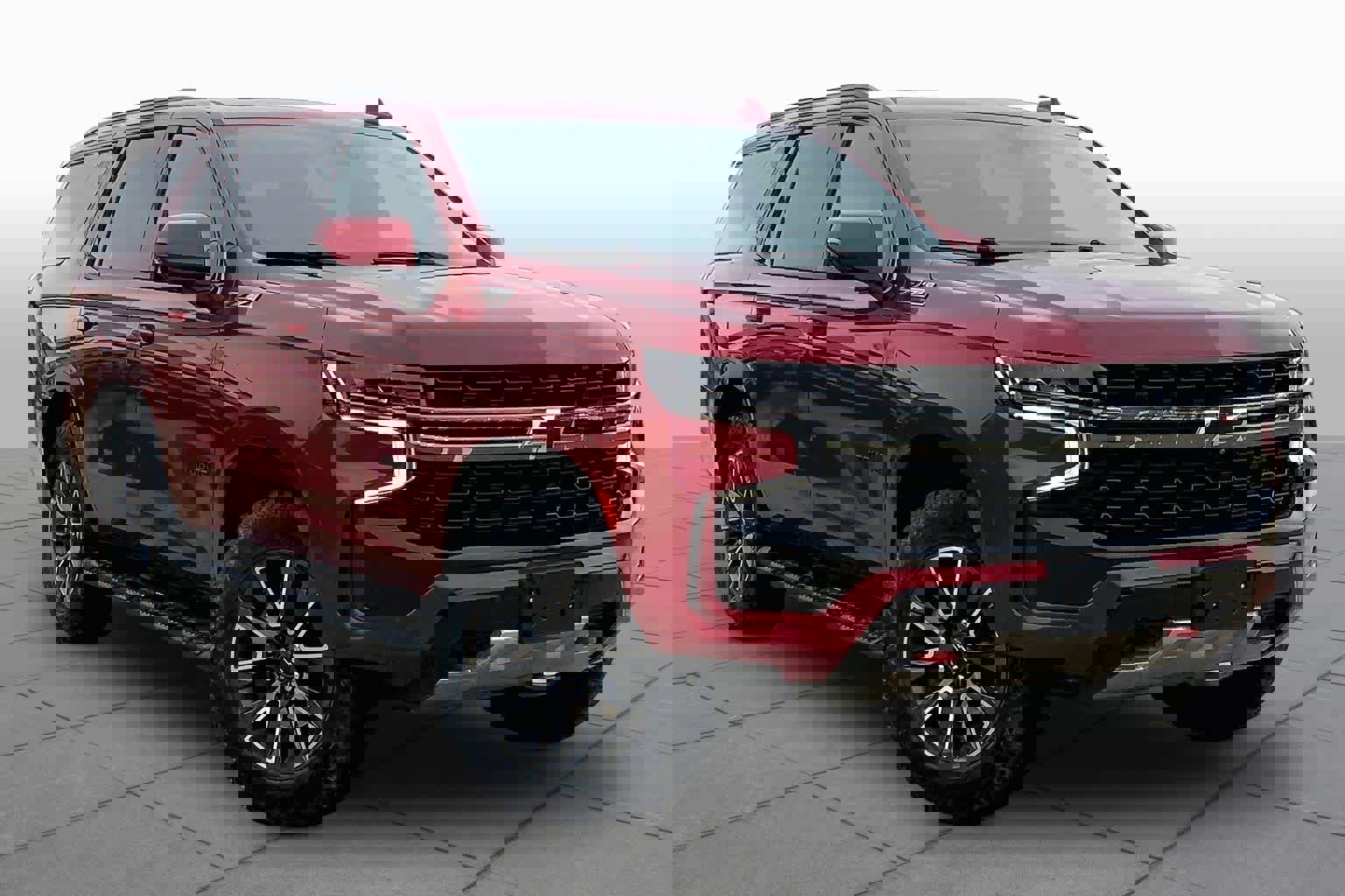 Used 2021 Chevrolet Tahoe Z71 w/ Luxury Package AWD/4WD image 3