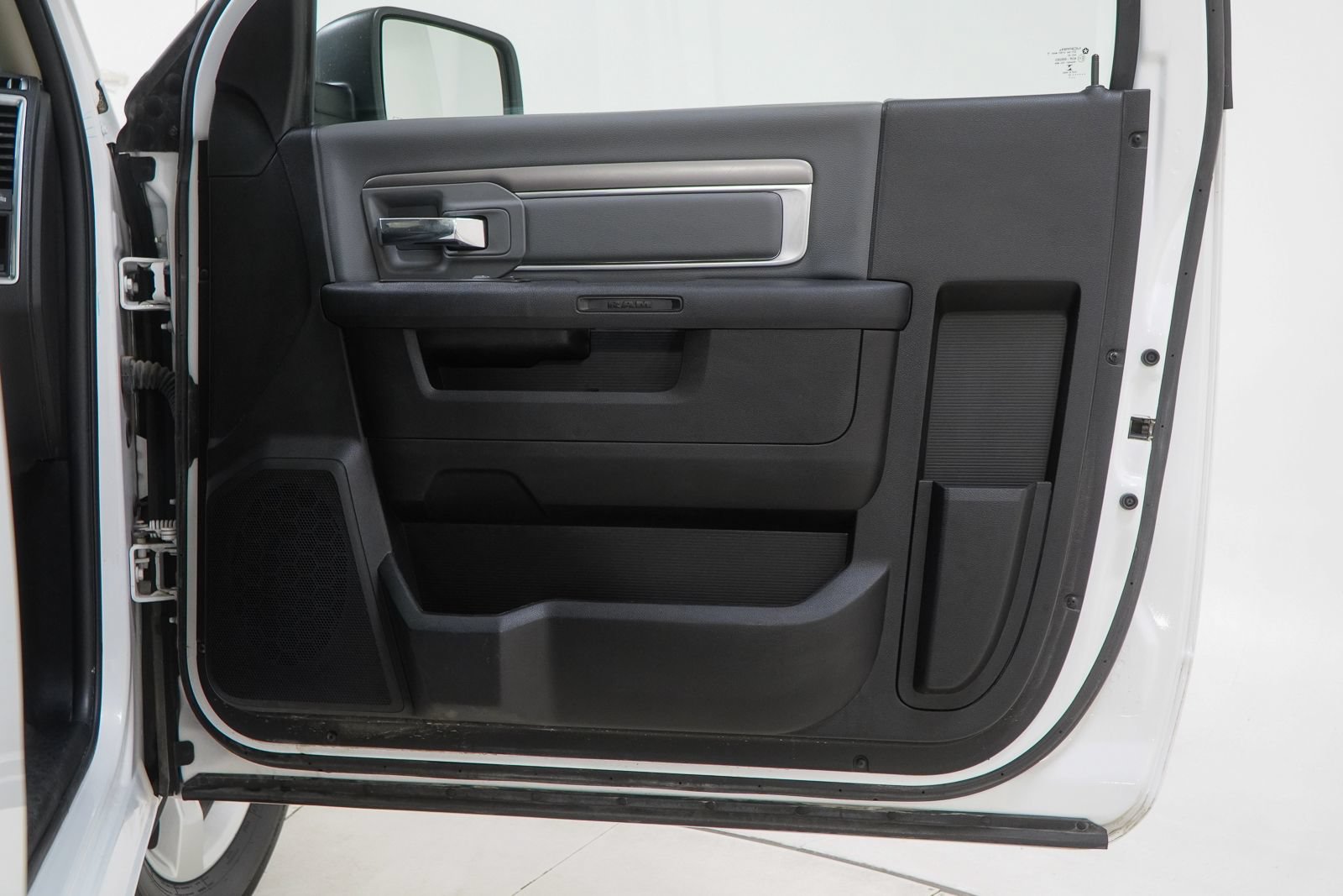 Used 2022 RAM 1500 Classic SLT AWD/4WD image 37