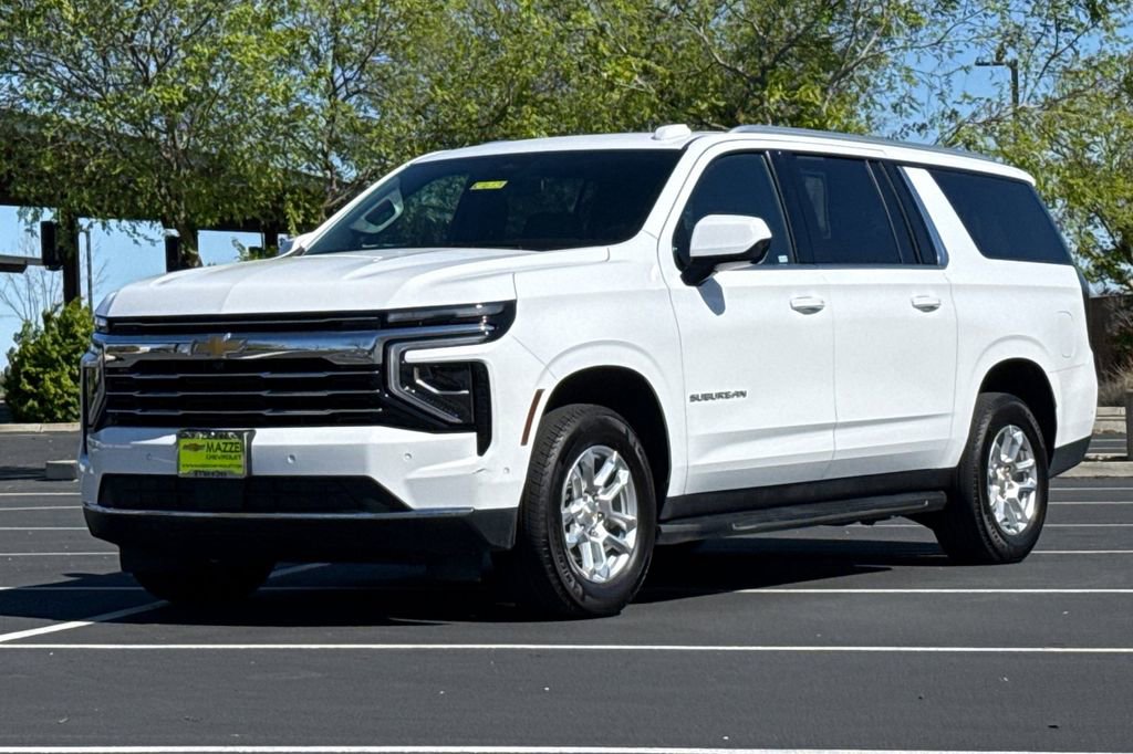 Used 2025 Chevrolet Suburban LT image 15