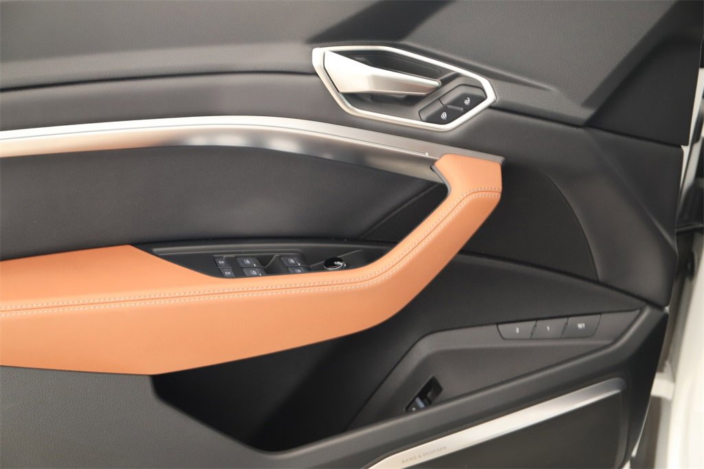 Used 2024 Audi Q8 e-tron Premium Plus w/ Premium Plus Package image 23