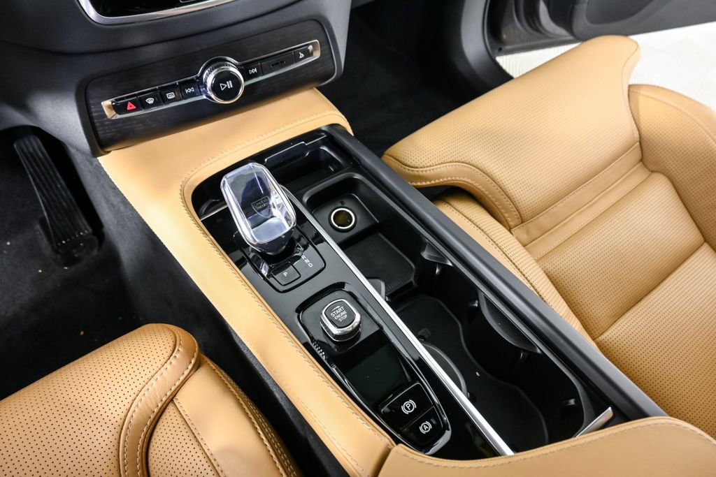 Certified 2024 Volvo XC90 T8 Ultimate AWD/4WD image 19