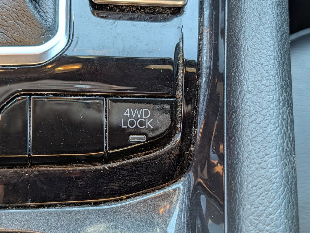 Used 2023 Jeep Compass Latitude AWD/4WD image 17