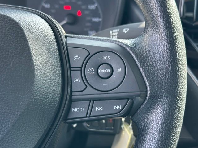 Used 2025 Toyota Corolla LE image 39