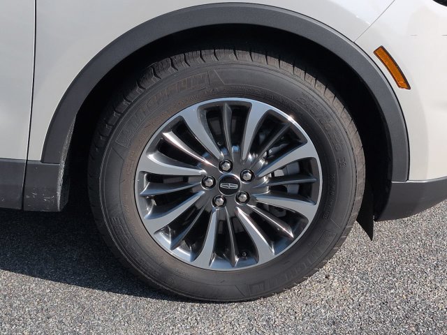Used 2022 Lincoln Nautilus FWD w/ Premium Package image 12