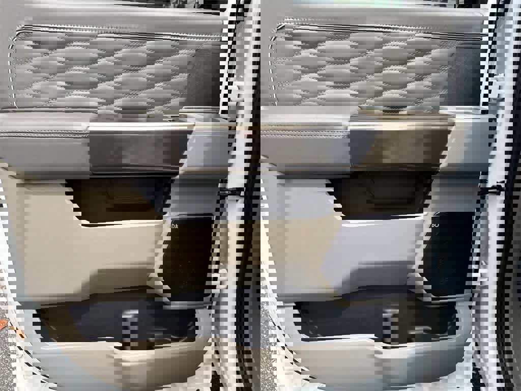 New 2025 Ford F250 Platinum w/ Platinum Plus Package image 18
