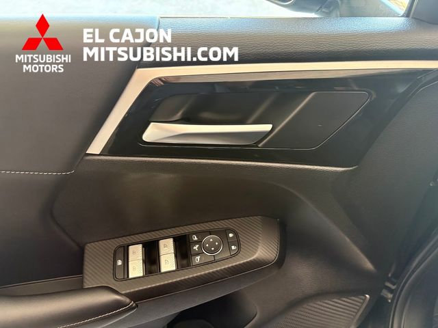 Used 2025 Mitsubishi Outlander SE AWD/4WD image 12