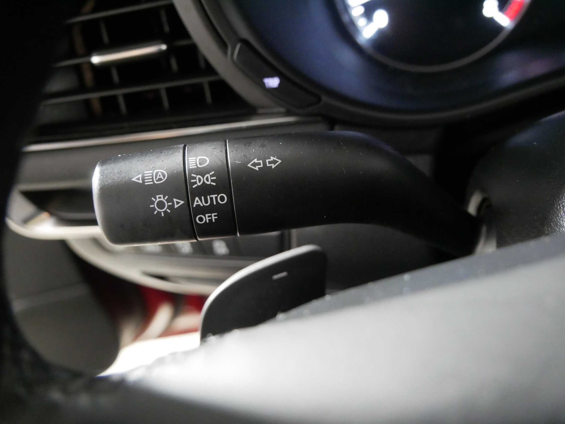 Used 2021 MAZDA MAZDA3 Hatchback w/Premium Plus Pkg image 31