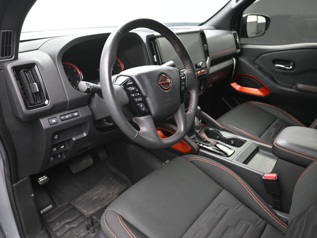 Used 2025 Nissan Frontier PRO-4X AWD/4WD image 6