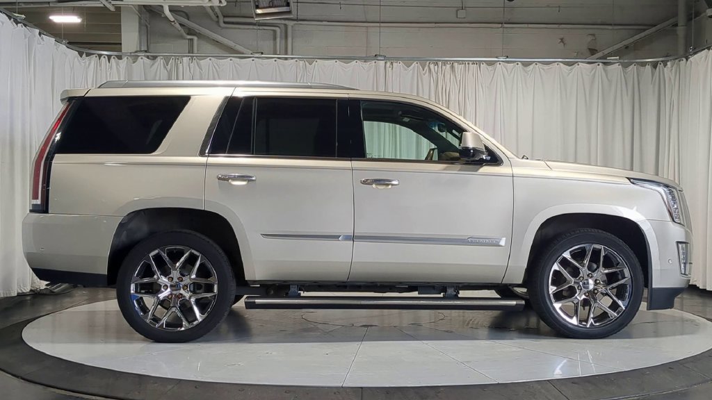Used 2017 Cadillac Escalade Platinum AWD/4WD image 11