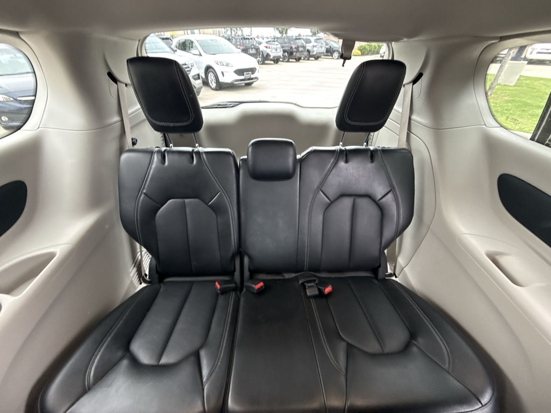 Used 2024 Chrysler Pacifica Limited FWD image 23