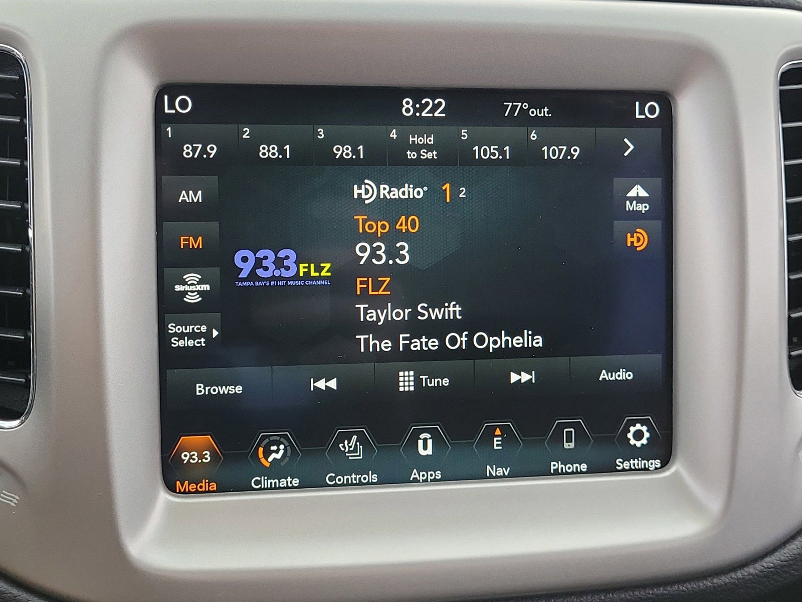 Used 2021 Jeep Compass Latitude FWD image 23