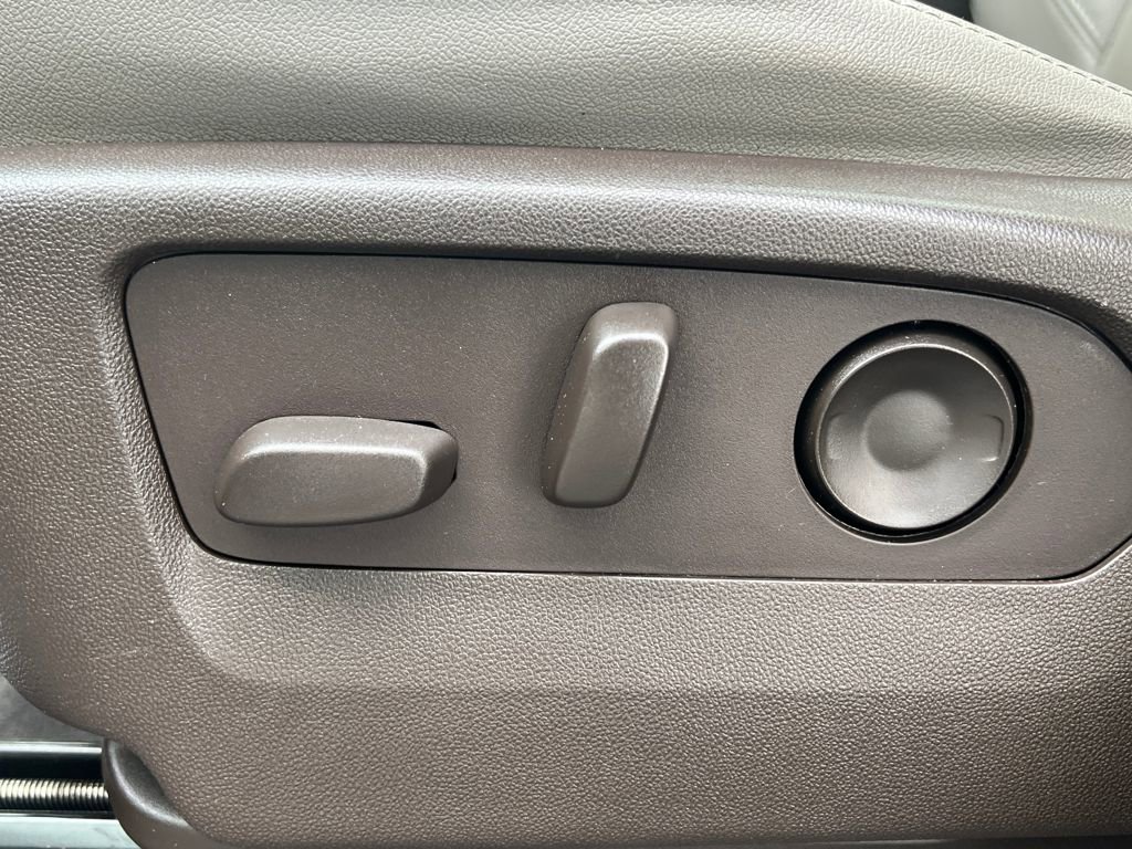 Used 2021 Chevrolet Tahoe Z71 w/ Z71 Signature Package AWD/4WD image 37