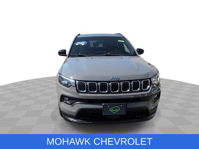 Used 2023 Jeep Compass Latitude AWD/4WD image 3