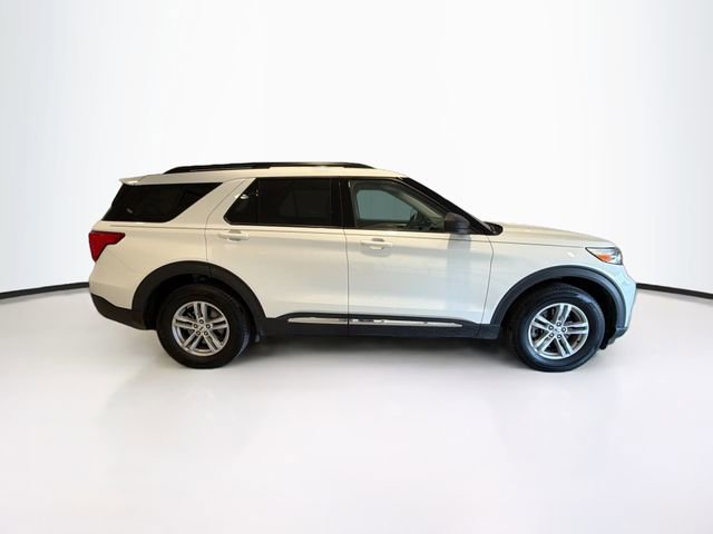 Used 2022 Ford Explorer XLT w/ Equipment Group 202A image 8