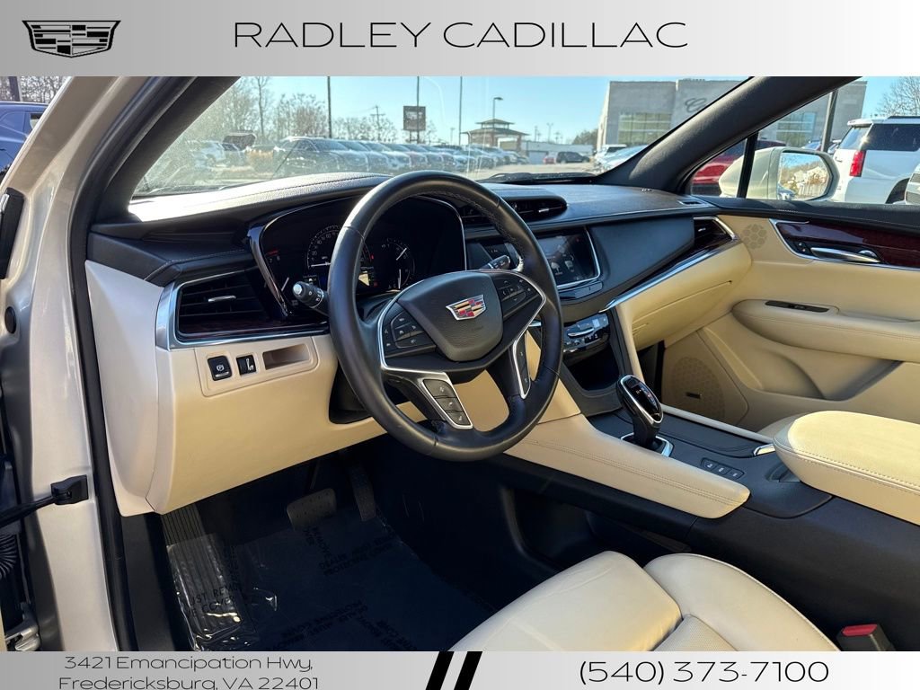 Used 2017 Cadillac XT5 Luxury w/ Driver Awareness Package image 4