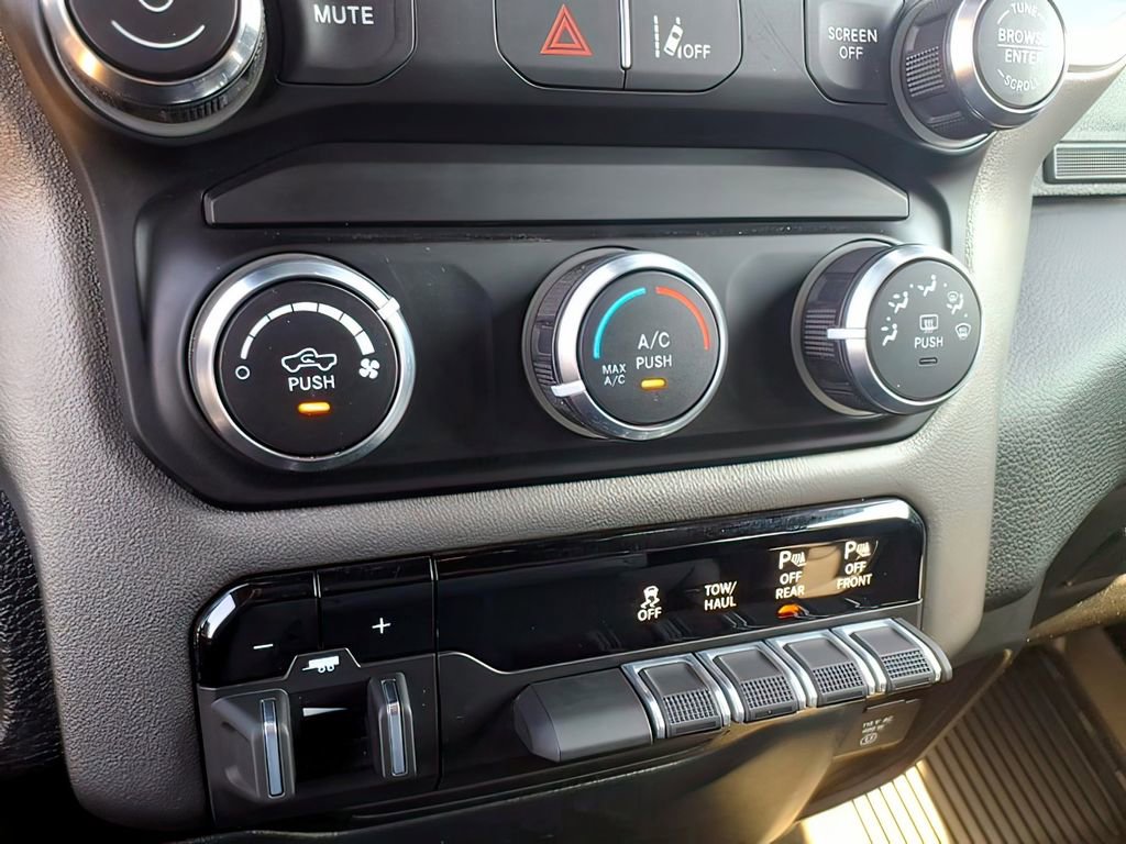 Used 2022 RAM 1500 Big Horn AWD/4WD image 11