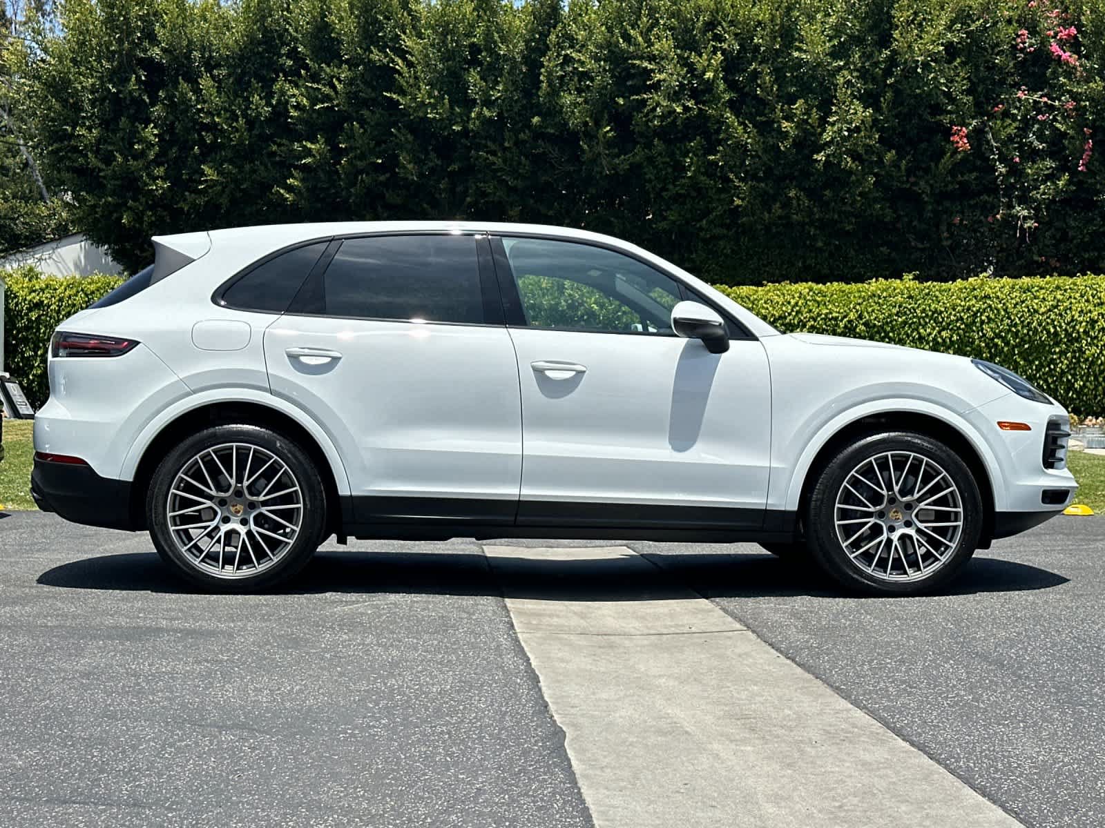 Certified 2023 Porsche Cayenne Platinum Edition AWD/4WD image 9