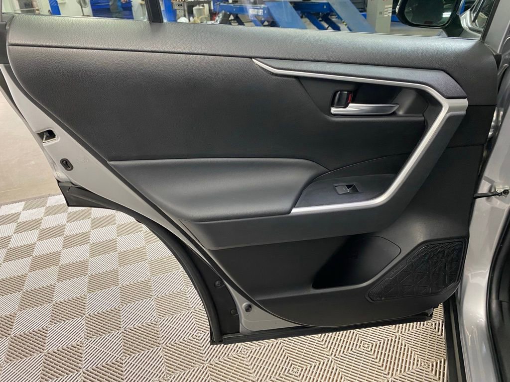 Used 2022 Toyota RAV4 XLE Premium image 20