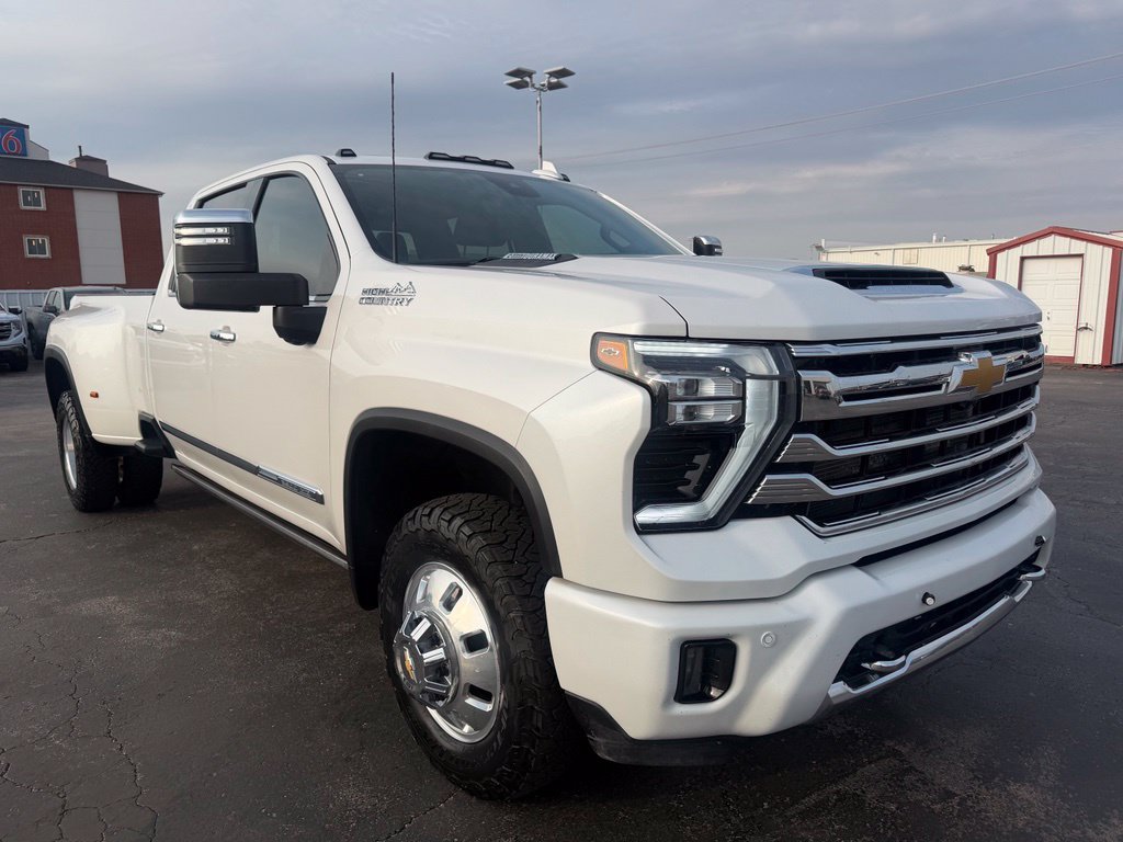 Used 2024 Chevrolet Silverado 3500 High Country w/ High Country Premium Package AWD/4WD image 5