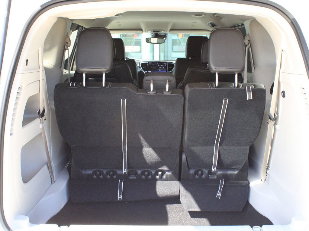 Used 2023 Chrysler Pacifica Touring-L AWD/4WD image 35