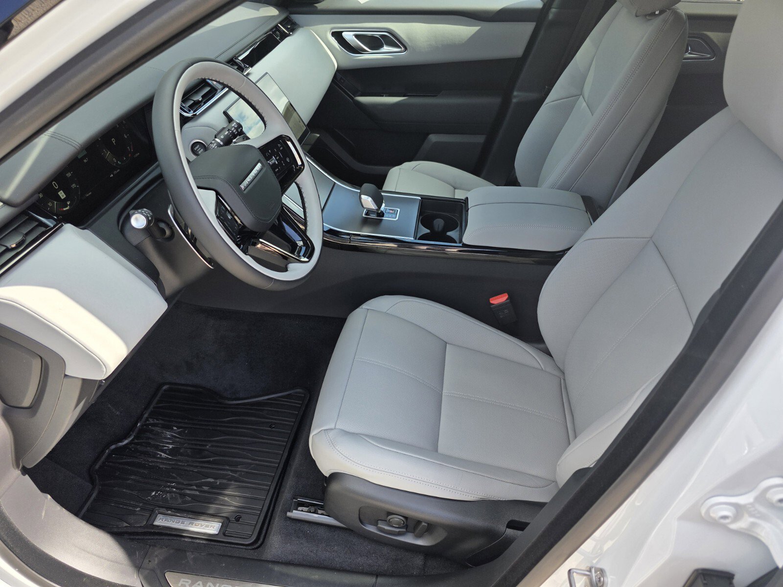 Used 2026 Land Rover Range Rover Velar Dynamic SE image 10