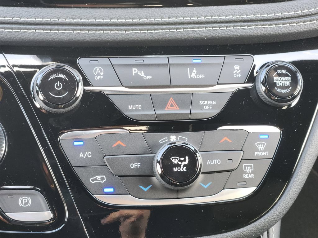 New 2026 Chrysler Pacifica Limited AWD/4WD image 18