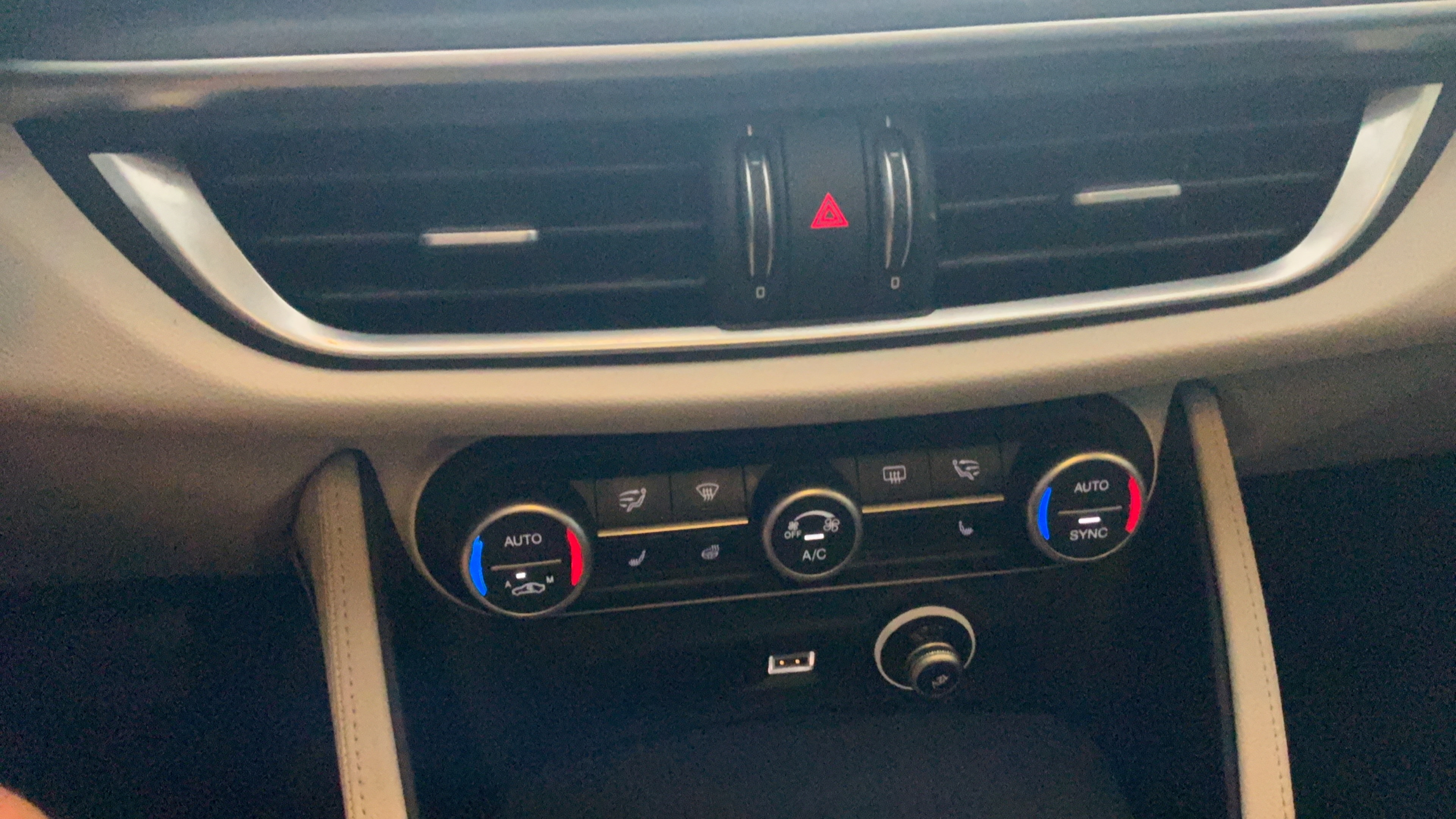Used 2019 Alfa Romeo Stelvio Ti w/ Nero Edizione AWD/4WD image 14