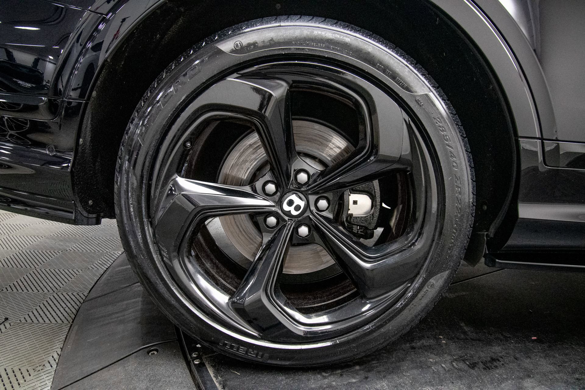 Used 2022 Bentley Bentayga image 40