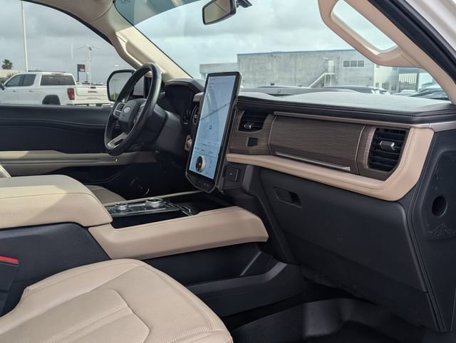 Used 2022 Ford Expedition Limited image 27