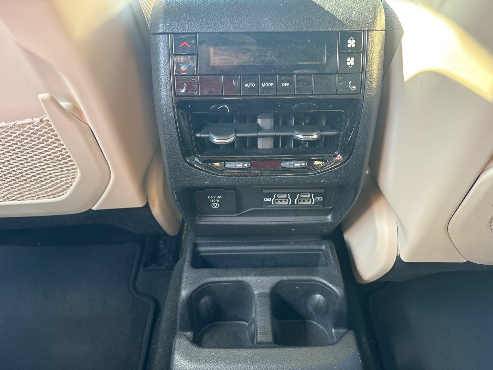 Used 2023 Jeep Grand Cherokee L Limited AWD/4WD image 24